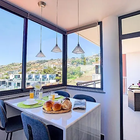 Apartment Ferienwohnung Fuer 6 Personen Ca 150 Qm In Canico, Madeira Ostkueste Von Madeira