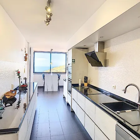Ferienwohnung Fuer 6 Personen Ca 150 Qm In Canico, Madeira Ostkueste Von Madeira Apartment *
