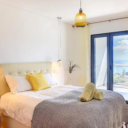 Ferienwohnung Fuer 6 Personen Ca 150 Qm In Canico, Madeira Ostkueste Von Madeira Apartment *